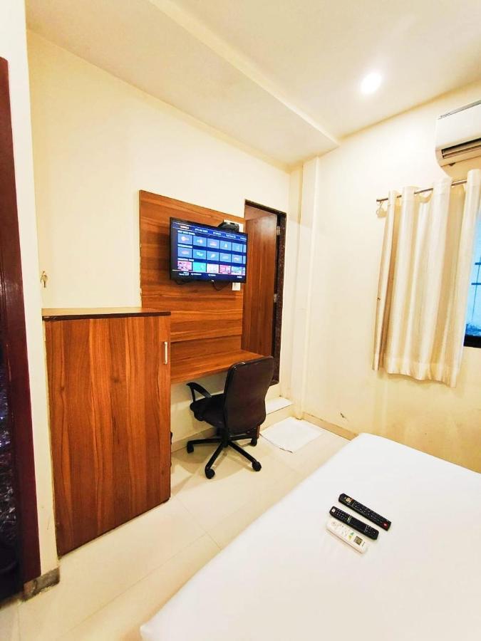 Hotel Avion Palace Mumbai Bagian luar foto