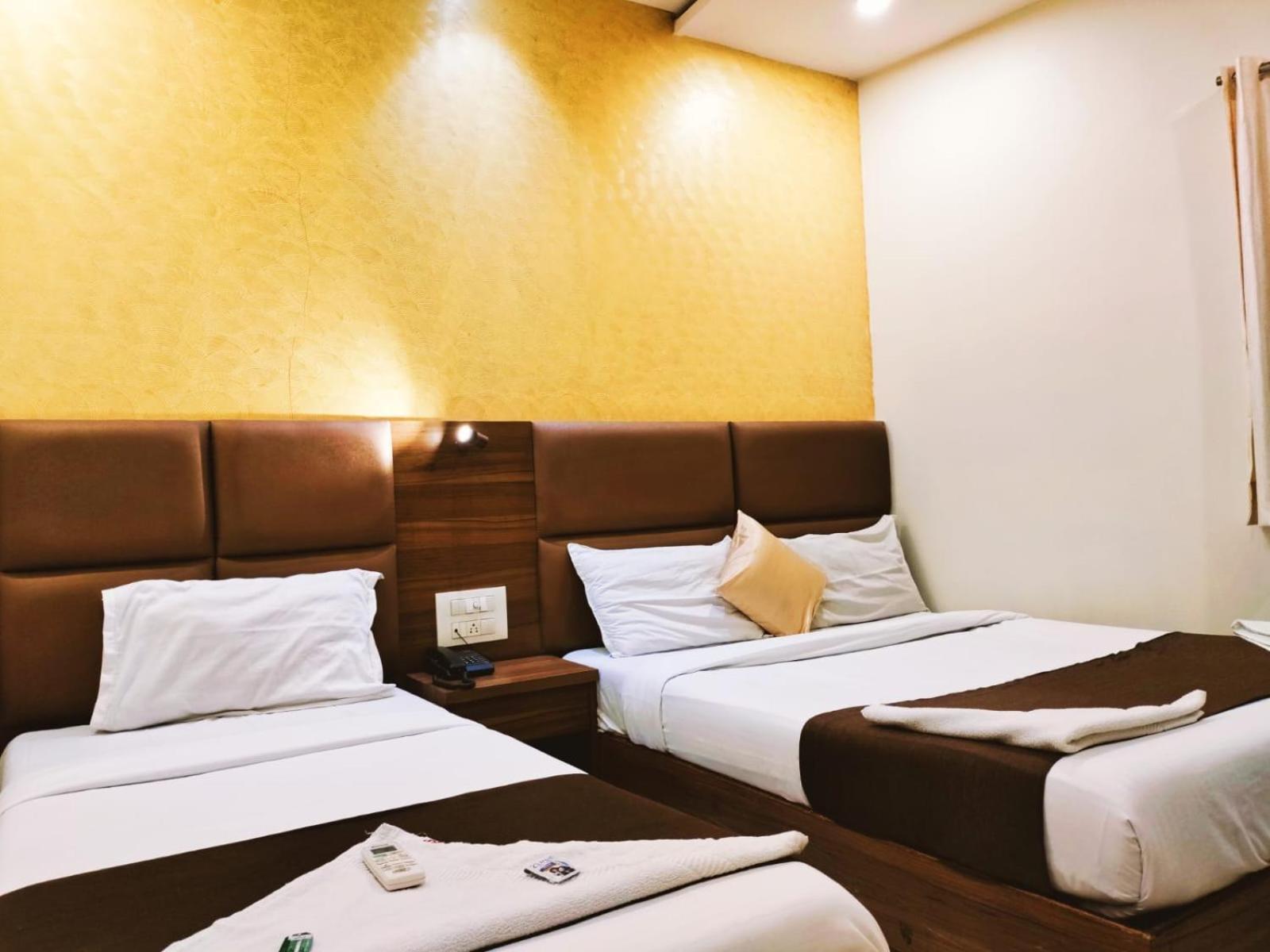 Hotel Avion Palace Mumbai Bagian luar foto